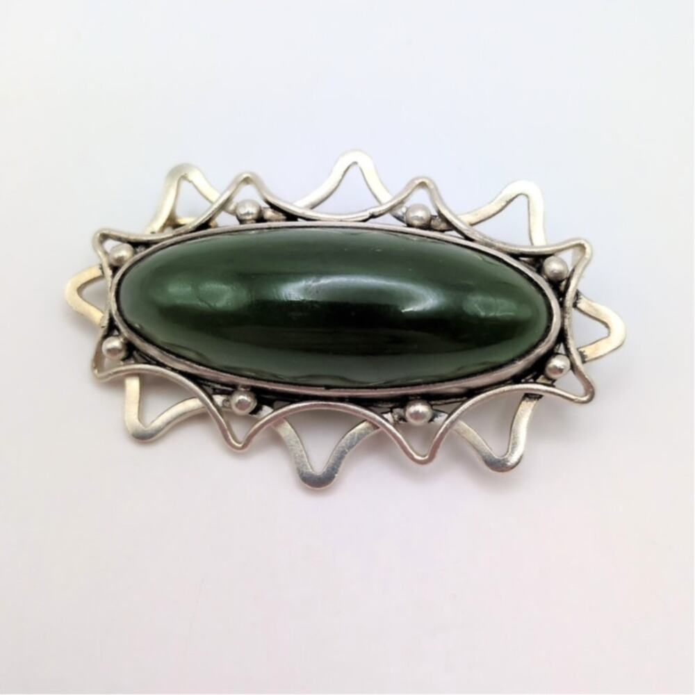 Antique Vintage Sterling Silver Frame Oval Cabochon Green Nephrite Jade Brooch